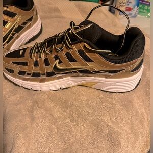 Nike P-6000 Shoes Metallic Gold Black HQ3030-700 Men's Size 10